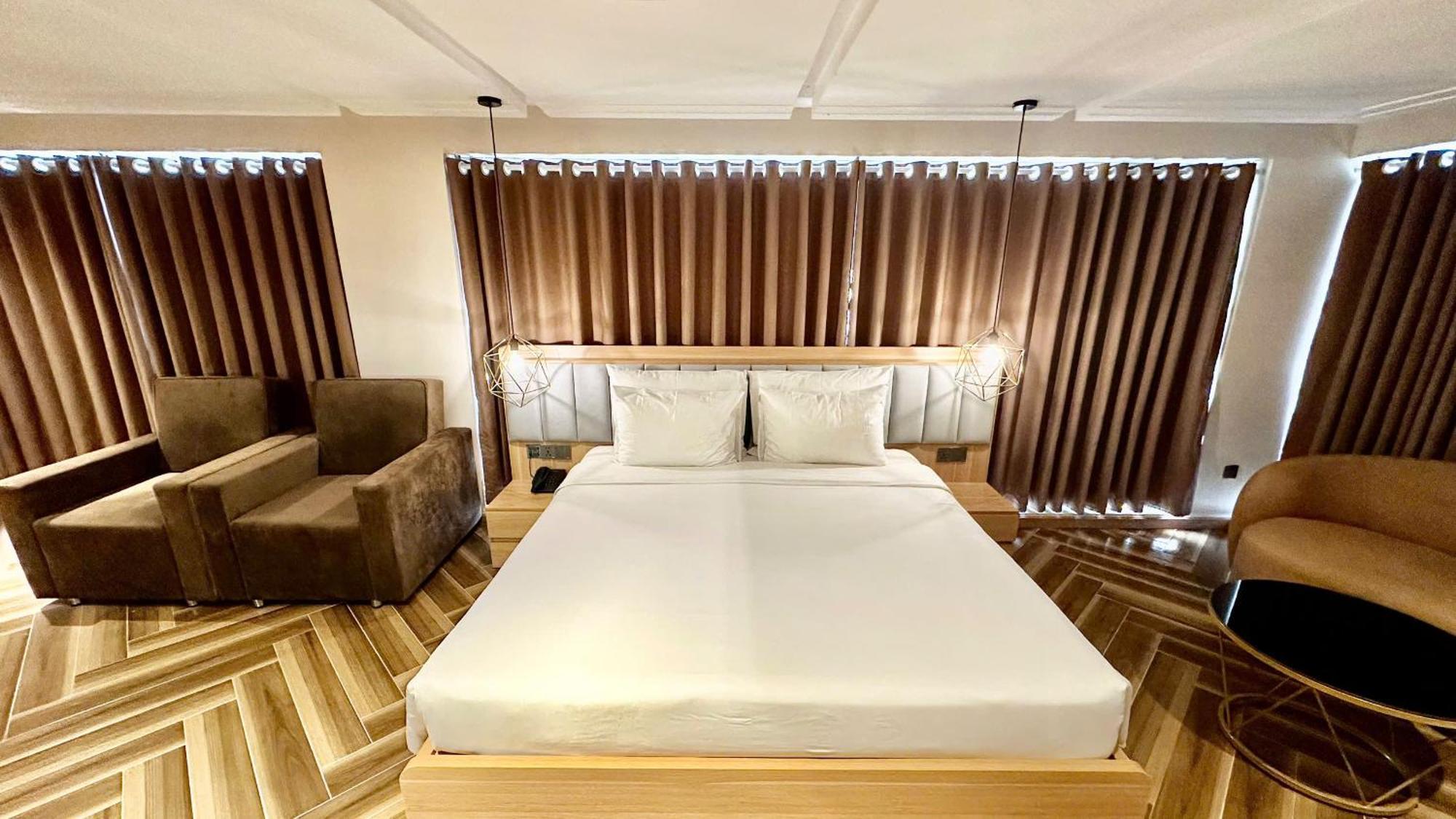 Adela Boutique Hotel - Infinity Pool Дананг Екстериор снимка